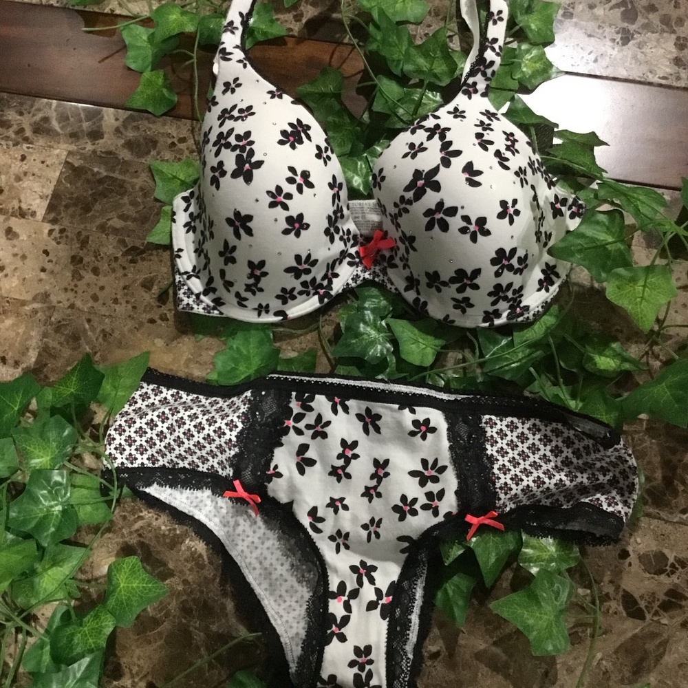 Bras + panties = set